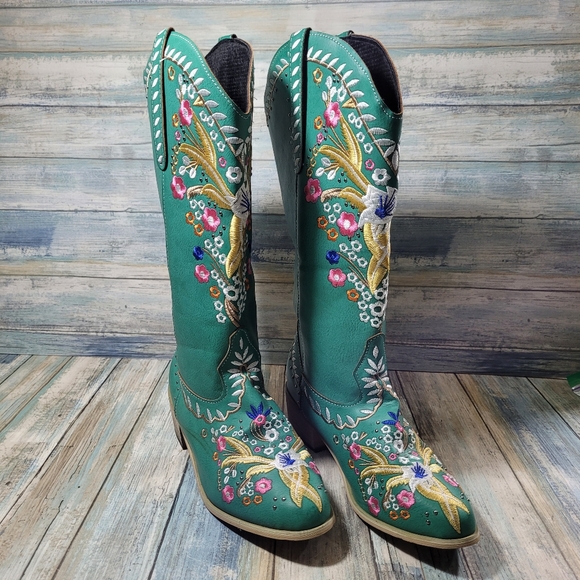 Shoes - Embroidered Green Cowgirl Boots.